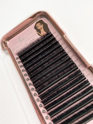 
                  
                    Load image into Gallery viewer, CAMELLIA LASH TRAY
                  
                