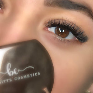 
                  
                    Load image into Gallery viewer, CAMELLIA LASH TRAY
                  
                